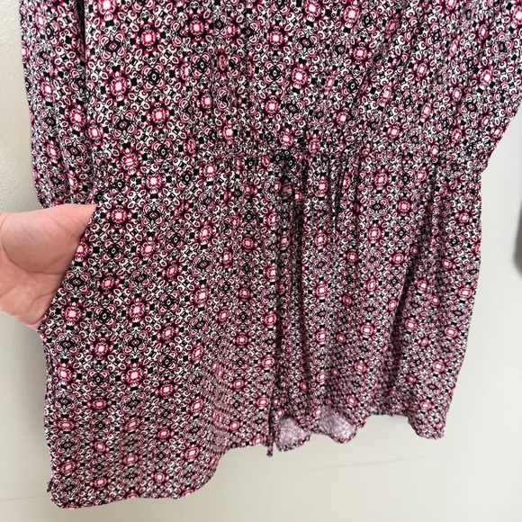 NWT GAP Geometric Pattern Tie Waist Long Sleeve Romper Black Pink White‎ Large - Picture 7 of 9